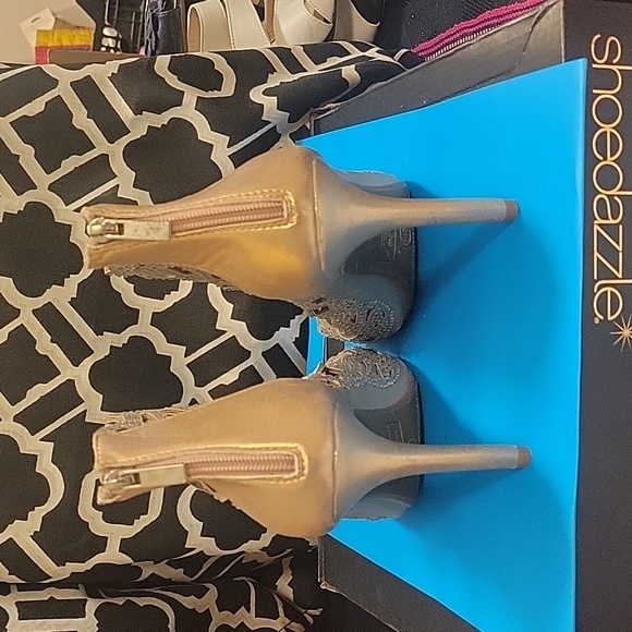 Gold bootie - Picture 2 of 3